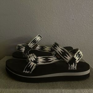 TEVA Mid-Form Sandals size 9